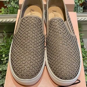 Wild Pair Eidyth Womens Dressy Slip on Fashion Sneakers, Taupe Size 8.5 NEW